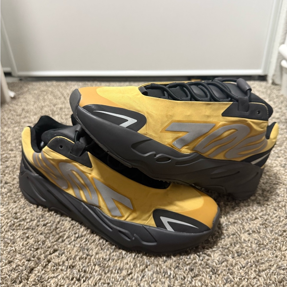 Adidas Yeezy Boost 700 MNVN Honey flux - Picture 2 of 8
